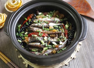 Cá trứng kho tiêu đậm đà